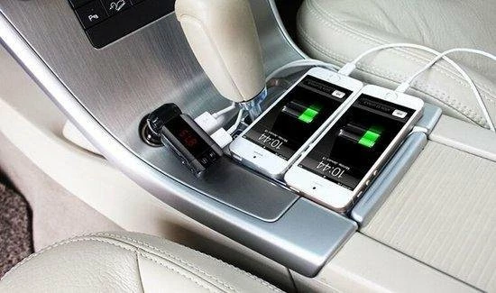 Merkloos Universele Bluetooth Handsfree Carkit + FM Transmitter + 2 USB Poorten 3 Merkloos Universele Bluetooth Handsfree Carkit + FM Transmitter + 2 USB Poorten