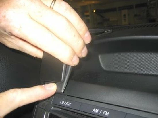 Brodit ProClip Peugeot 107/ Citroen C1/ Toyota Aygo 06-14 Center Mount 5 Brodit ProClip Peugeot 107/ Citroen C1/ Toyota Aygo 06-14 Center Mount - Image 3