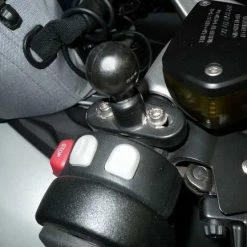 RAM Mounts RAIL BASE W/BALL & ZINC U-BOLT -70Mai SHOP 550x433 2